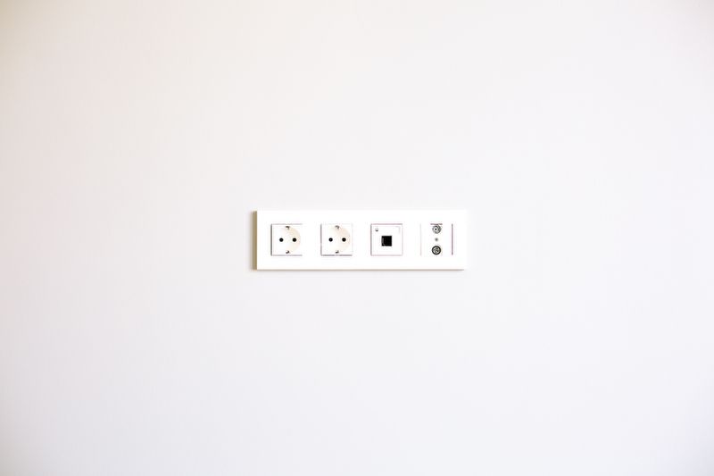 https://www.pexels.com/it-it/foto/foto-di-wall-socket-3615711/